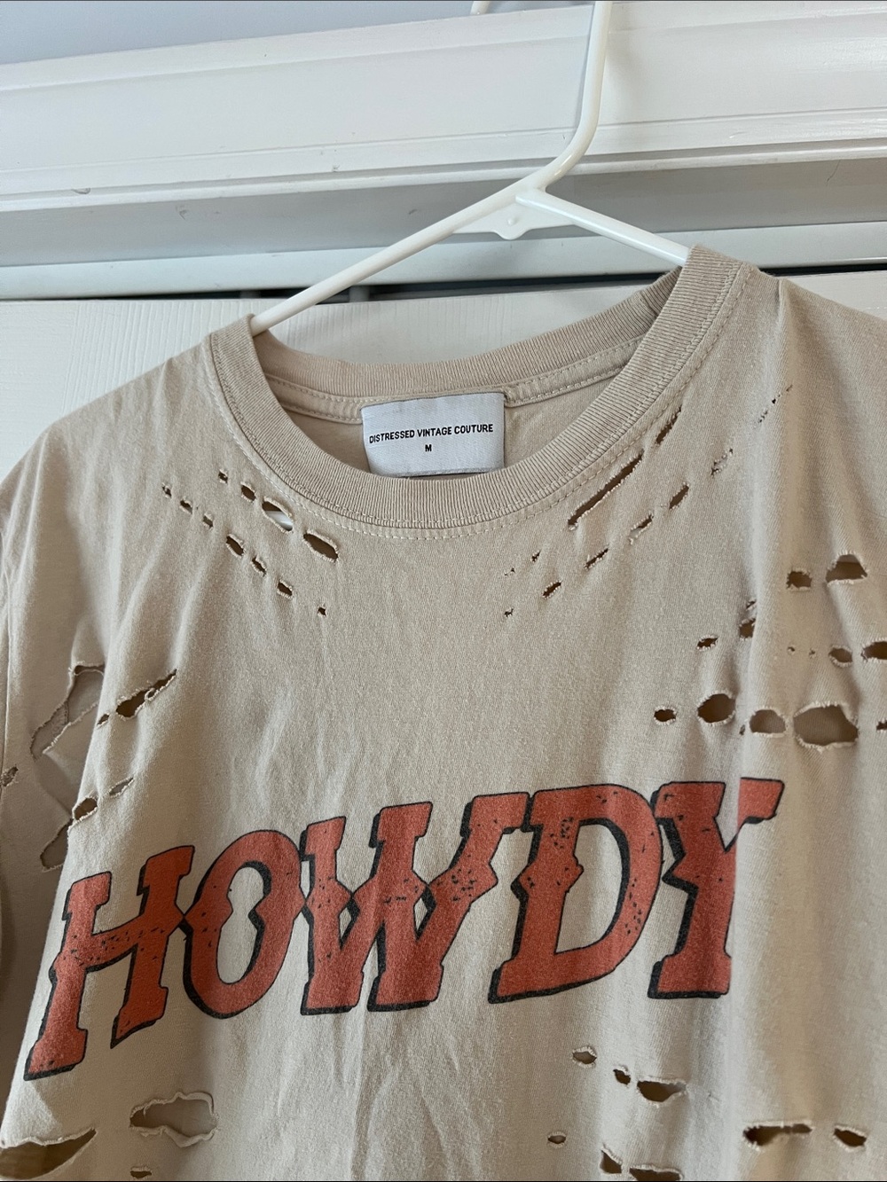 "Howdy" Distressed Cream Graphic Tee